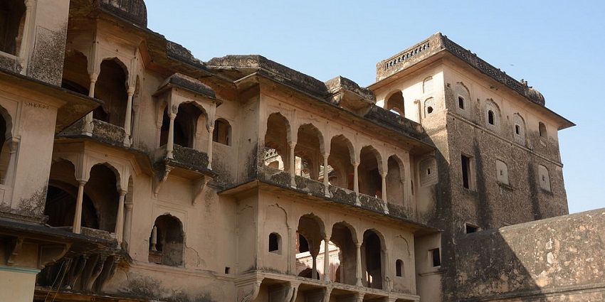 Jhunjhunu showcases Rani Sati Temple and Khetri Mahal's rich heritage for all to visit.