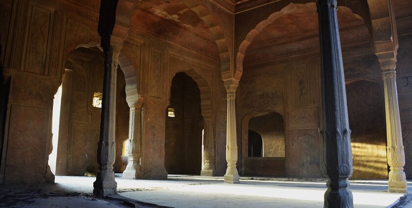 Inside the halls of Khetri Mahal, one of the most famous places to visit in Jhunjhunu