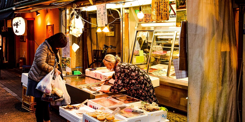 Jodd Fairs Night Market is a top place for street shopping in Bangkok for different items.
