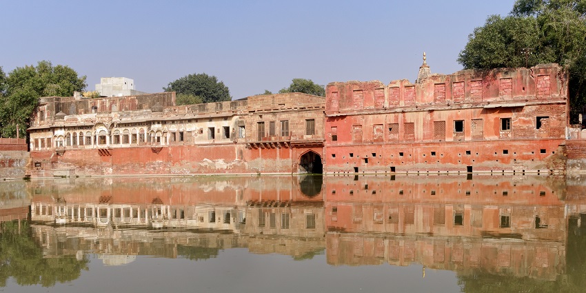 Panoramic view of the Gulab Sagar Lake and the fort on its bank amidst the lush greenery