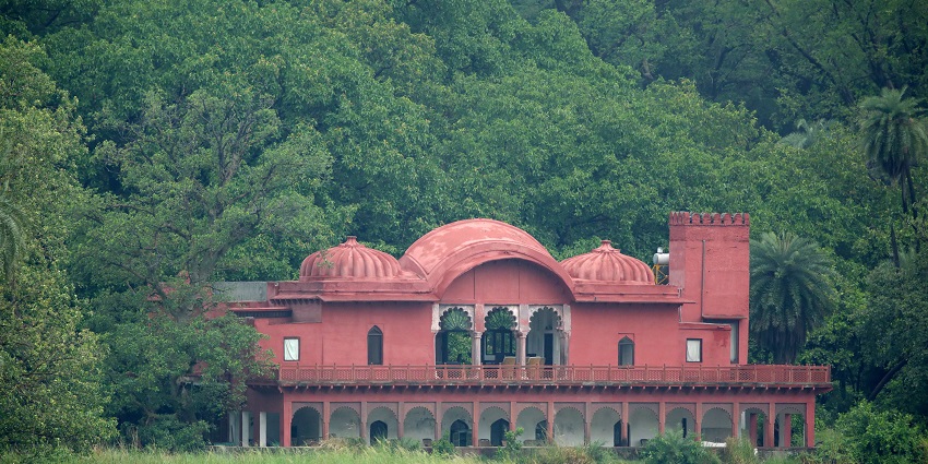 Jogi Mahal, beside the Padam Talao lake, a popular tourist attraction near Sawai Madhopur.