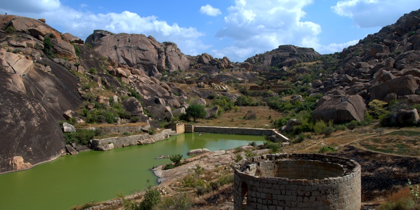 View of the lake inside the fort with different types of rocks from bigger one to small ones