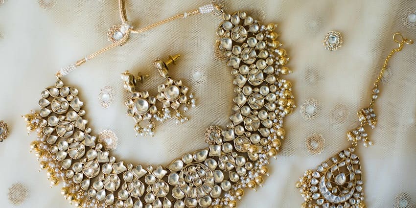 Johari Bazaar features vibrant traditional and contemporary wedding jewellery options.