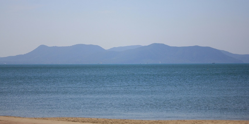 An image of Jomtien Beach which is famous for experiencing skydiving in Pattaya, Thailand.
