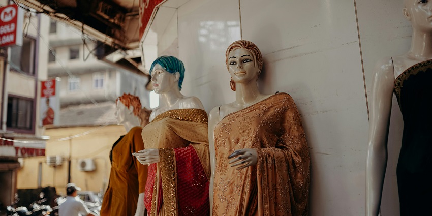 Inside Jubilee Garden is a small flea market filled with traditional Indian handicrafts.