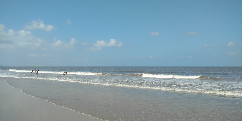 Places to visit in Juhu offer Beach with food vendors and stunning sunsets.