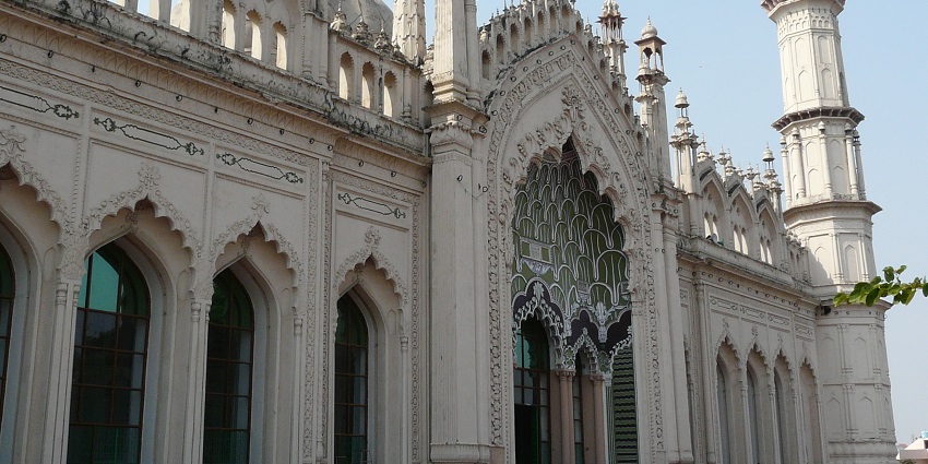 Close up view of the grand masjid, showcasing the detailed architecture