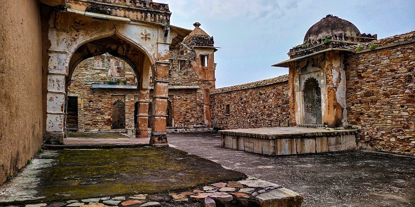 A glimpse of a majestic fort in Junagadh exuding rustic charm and steeped in history.
