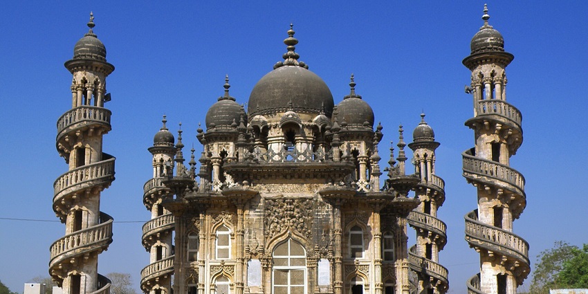 Junagadh has a lot of caverns and other historical marvels worth visiting in the region.