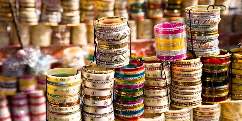 Shopping in Bikaner’s Junagarh Fort Bazaar features local handicrafts and cultural items.