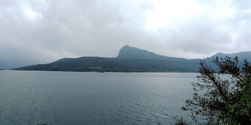 Junona Lake: tranquil birdwatching spot with scenic nature views.