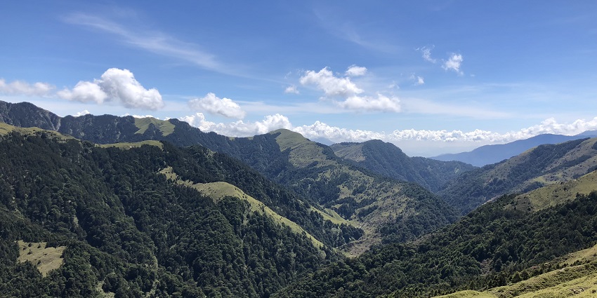 With scenic views of the hills, Kachida Valley is a must-visit tourist attraction.