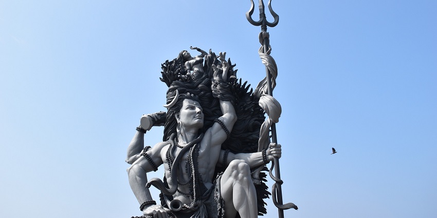 Kachnar City is a prime destination for its vibrant culture and ancient temples.