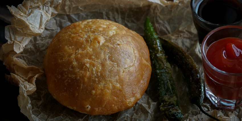 Kachori served with green chilli, one of the most popular street foods in Gandhinagar.