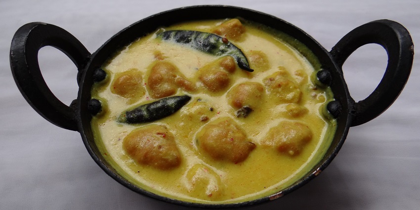 Snapshot of the tasty Kadhi Pakora served in the Kadhia with the salty chill and Rice