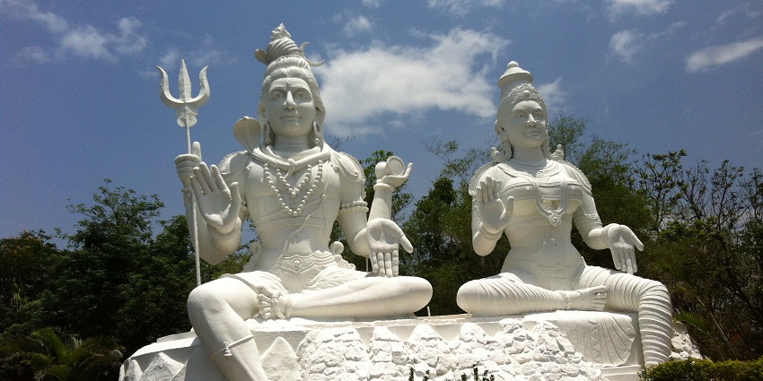 While exploring Kailasagiri Hill, you can stop by a temple there dedicated to Shiva.