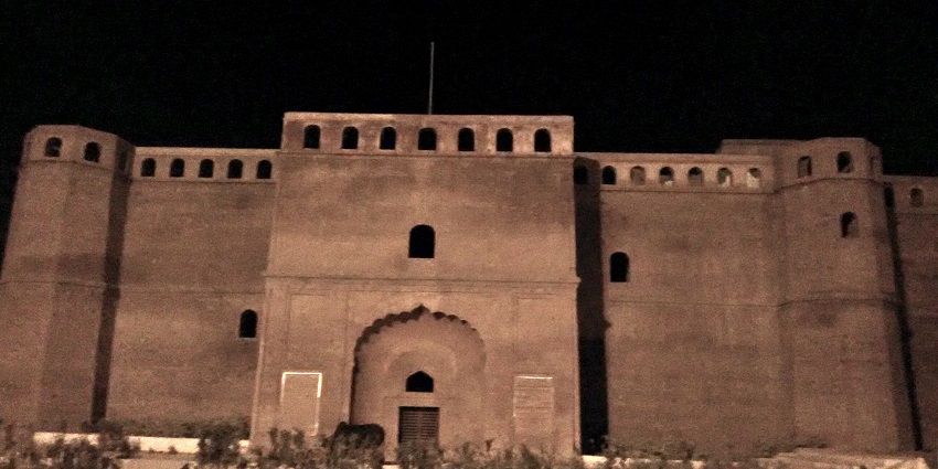 Kaithal Fort has huge bastions and study walls which reflect the exquisite craftsmanship.