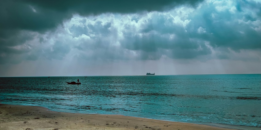 An idyllic view of the beach in Kakinada, one of the best places to visit near Annavaram.