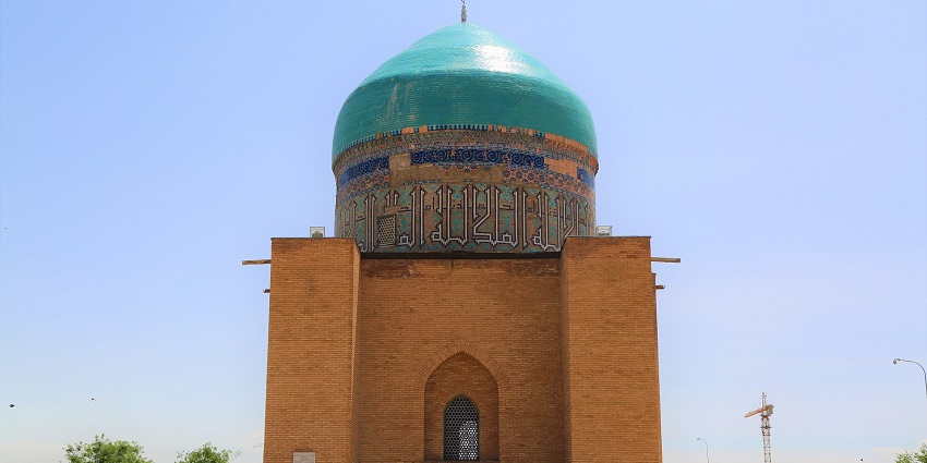Kalandar Shah’s Tomb is one of the top places to visit in Karnal for its architecture.