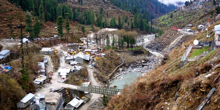 Aerie view of the beautiful Barshaini which is the starting point of keerganga Trek in Ksaol