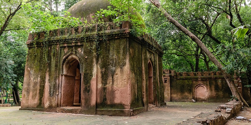 Kali Gumti is one of the most historical places to visit in Hauz Khas for every traveller.