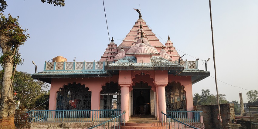With traditional architecture, Kali Mandir is one of the most beautiful temples in Patna.
