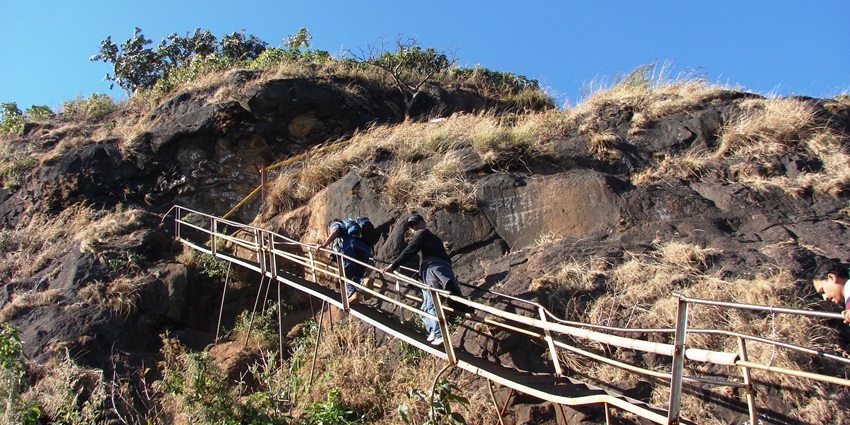 Kalsubai Peak offers thrilling treks, stunning sunrises, and breathtaking views