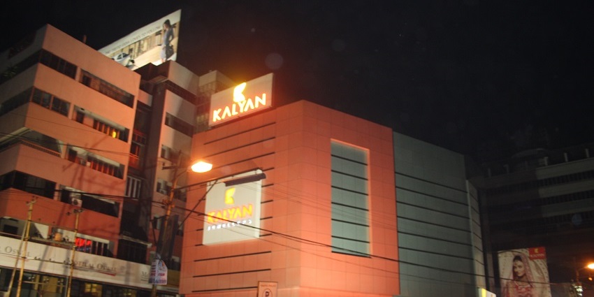 The frontage of Kalyan Jewellers, for shopping in Vijayawada, with its idiosyncratic pledge to show all their valiant jewellery.