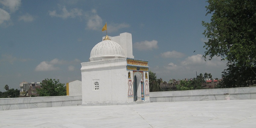 Kamaldah Jain Mandir is famous for its white marble construction and tranquil settings.