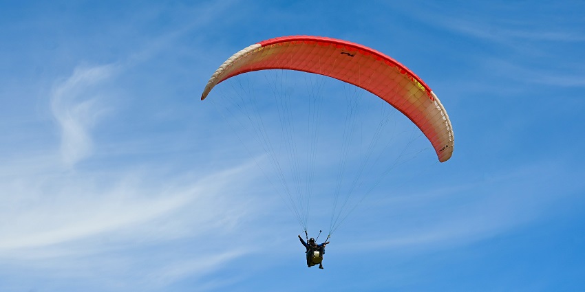Kamshet, among the famous places to see near Talegaon is a top paragliding spot