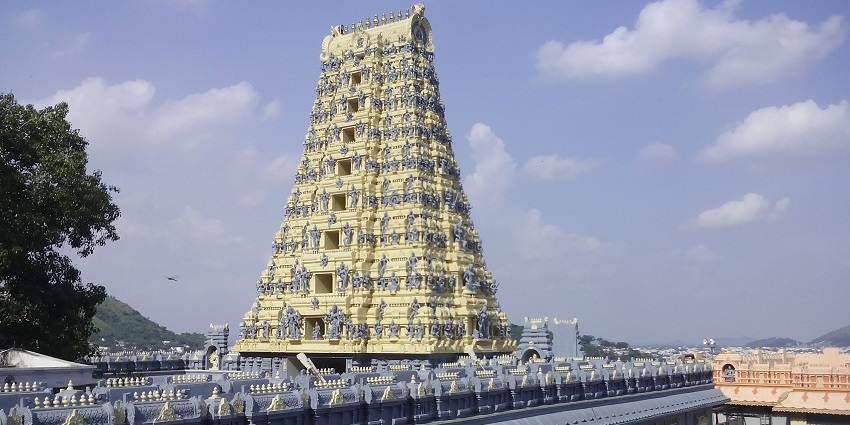 Kanaka Durga Temple enables you to have uninterrupted views of the surrounding landscape and the Krishna River.