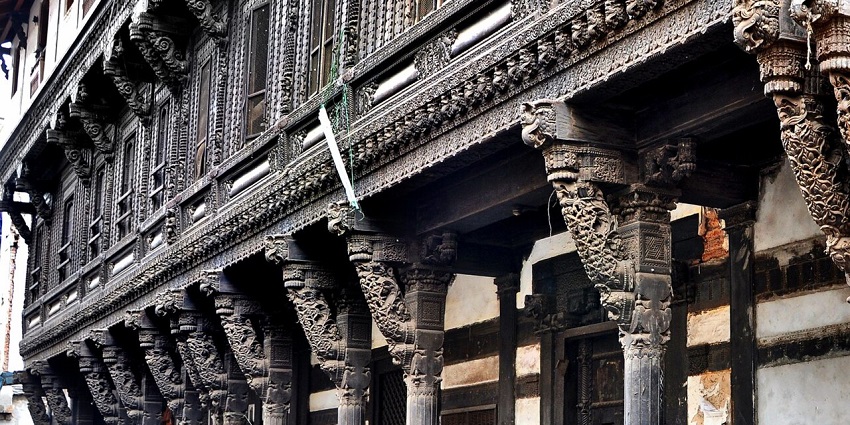 Kanhaiyalal Bagla Haveli is a wooden haveli featuring intricate carvings and grandeur