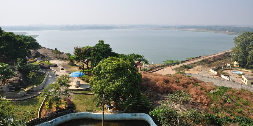Kanke Dam offers magnificent views and presents the perfect setting for picnics.