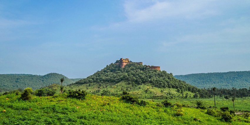 Stunning wildlife reserve near Mehandipur Balaji, home to tigers and leopards.