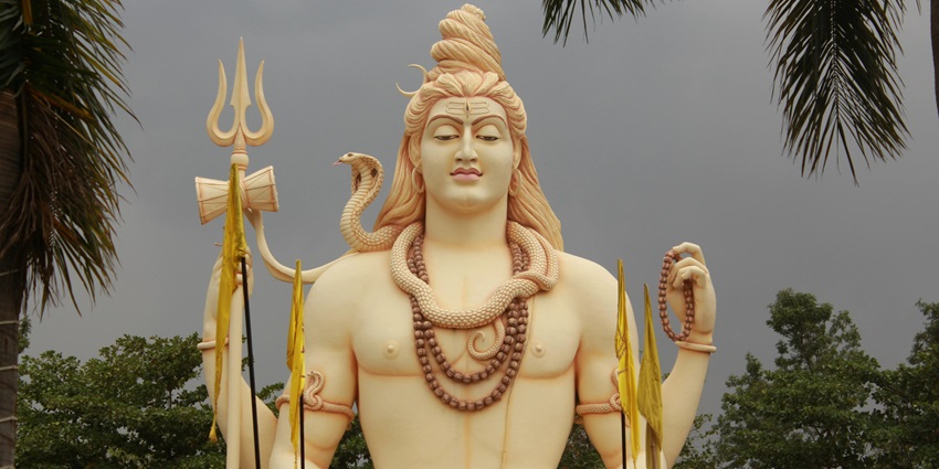 Kanteshwar Mahadev Temple is one of the oldest and most revered Surat temples to explore.
