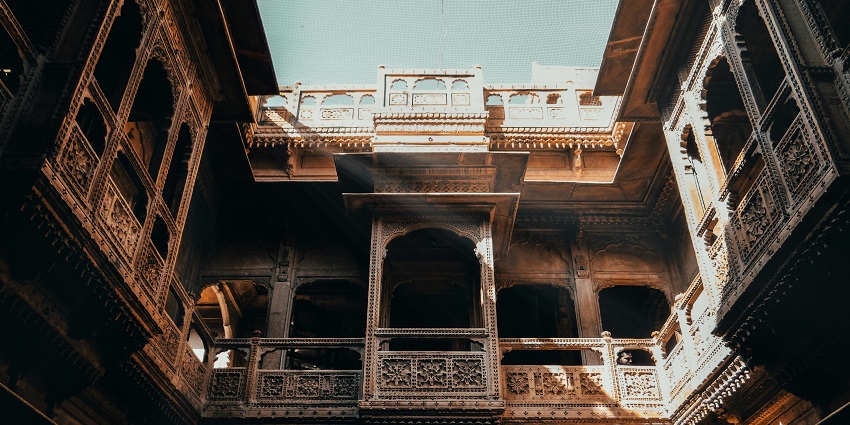 A haveli with very large structures, truly the best place near Sorsan WIldlife Sanctuary.