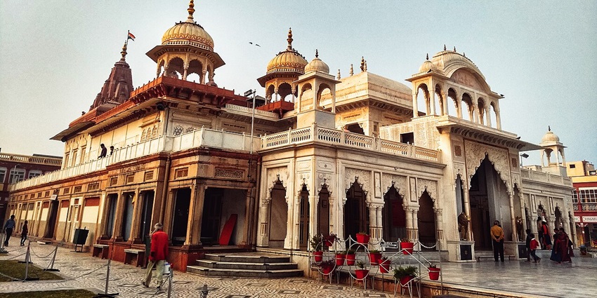 A glimpse of Karauli, a heritage town in eastern Rajasthan known for its history and stunning buildings.