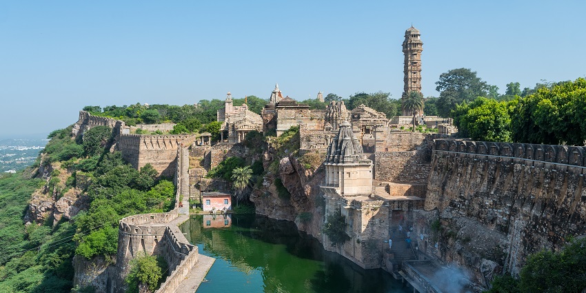 Karauli Fort features hilltop panoramic views, lush landscapes, and rich heritage.