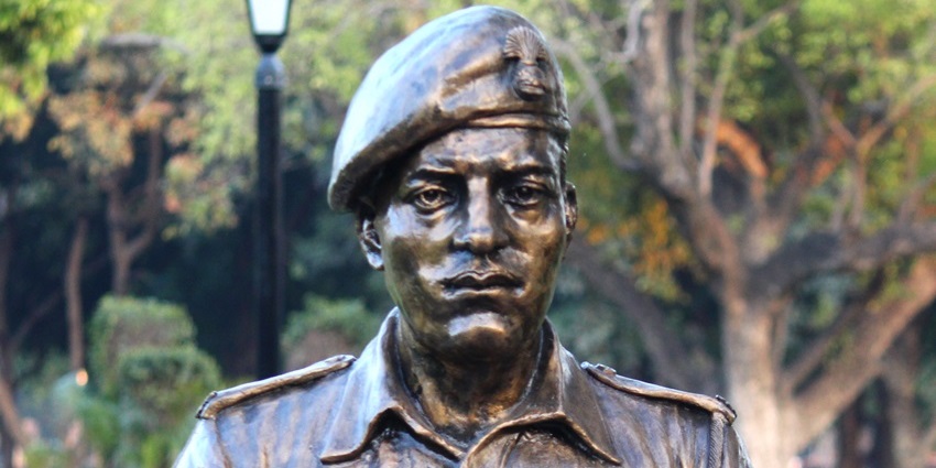 A picture of a mural of a soldier in the centre of a lush green park in Srikakulam, Andhra Pradesh