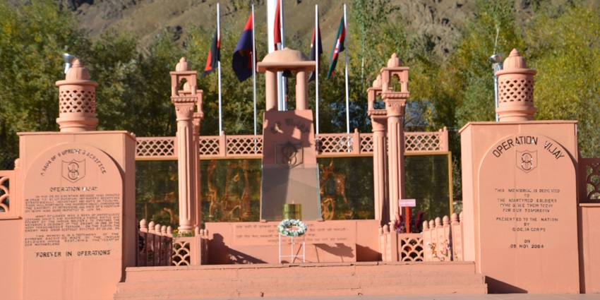 Kargil War Memorial is dedicated to the brave Indian soldiers who died for the country.