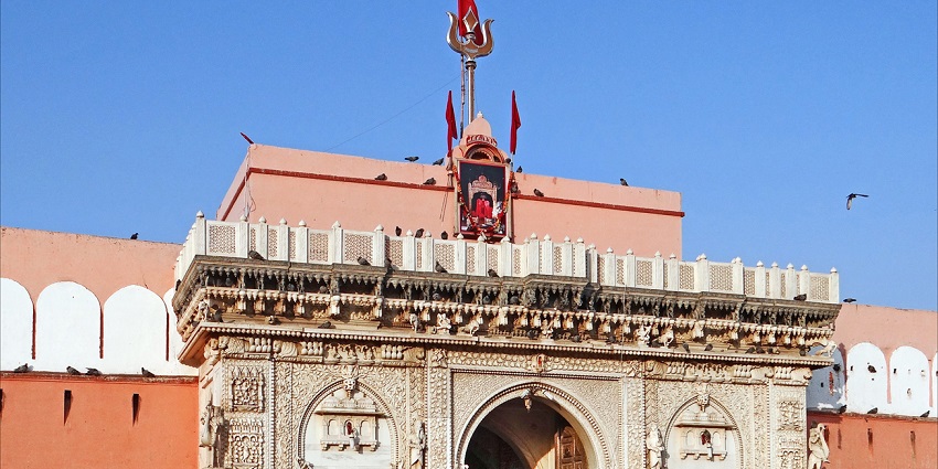 A glimpse of the famous Karni Mata Temple, one of the top places to visit near Bikaner.