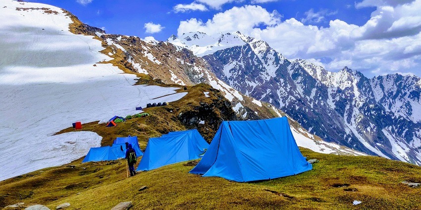 Image of Kasol mountains and tents for camping on top of the snow covered mountains