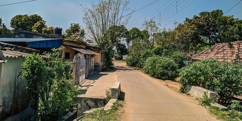 Kasamuru is a quaint village, primarily known for its religious sites and serenity.