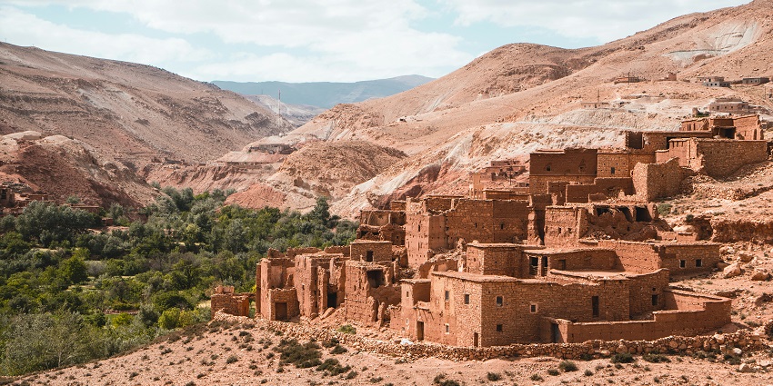 A peaceful village scene with sprawling deserts, unique places to visit near Bikaner.