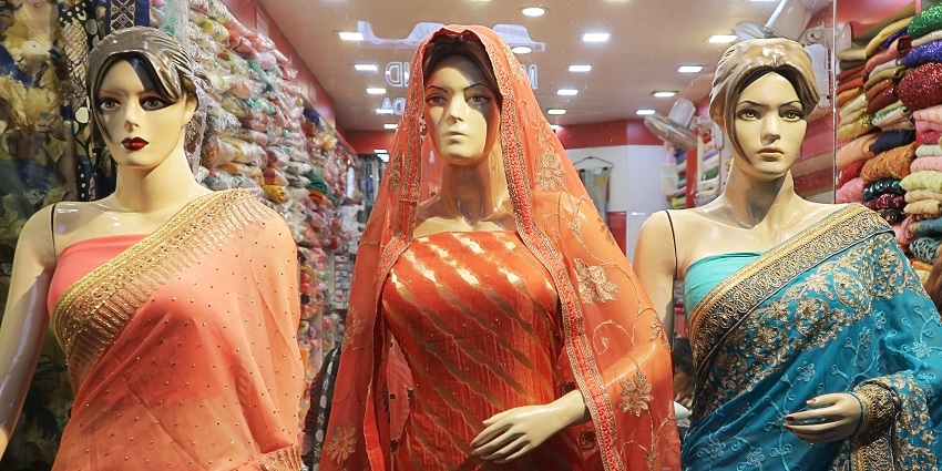Best place for Saree Shopping in Jaipur of traditional Bandhani and Leheriya sarees.
