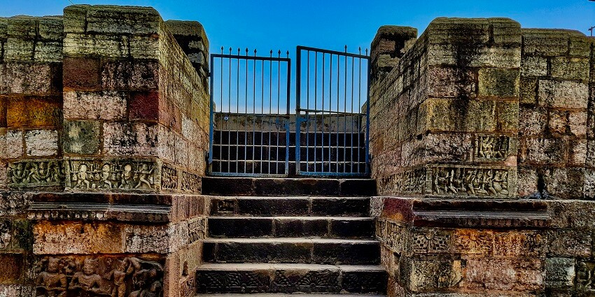 Staircase leading to the entrance gates of one of the temples in Chattisgarh.