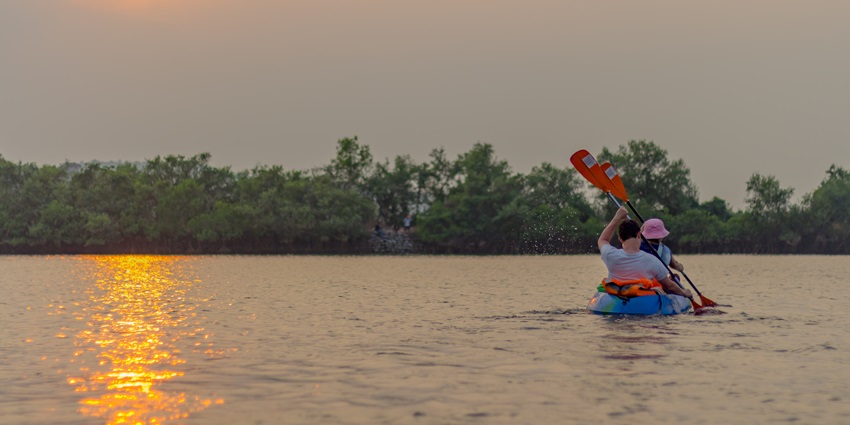 Kayaking At Bambolim Beach during sunset, one of the things to do in Goa at night