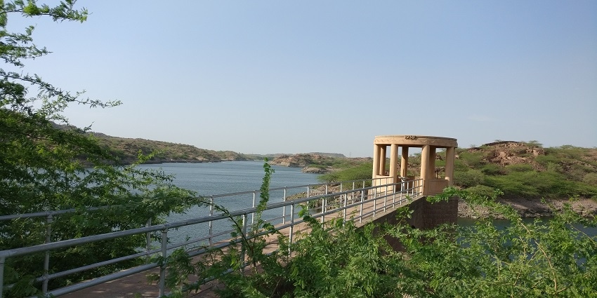 Tranquil view of Kaylana Jheel, one of the places to visit in Jodhpur, reflecting calm waters.