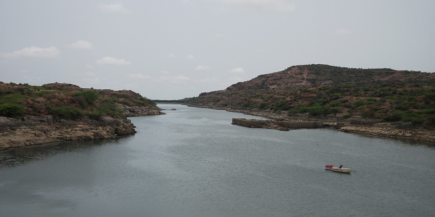 Kaylana Lake is a 19th-century reservoir perfect for birdwatching and views.