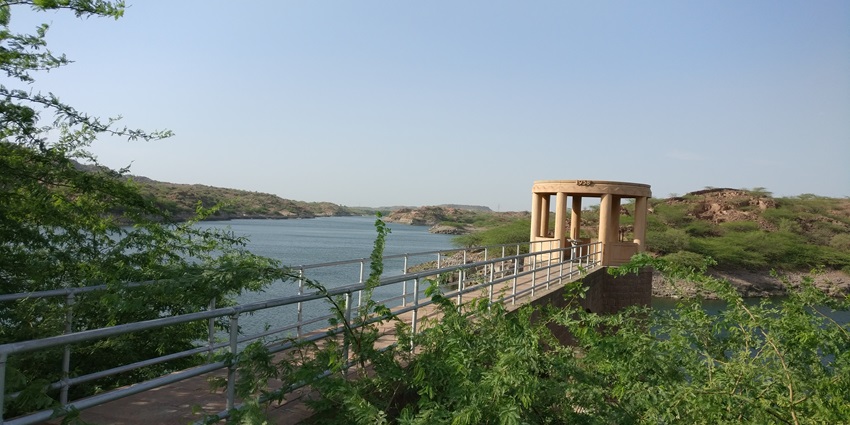 An image of Kaylana Lake which is one of the places to visit near Jodhpur within 50 km.